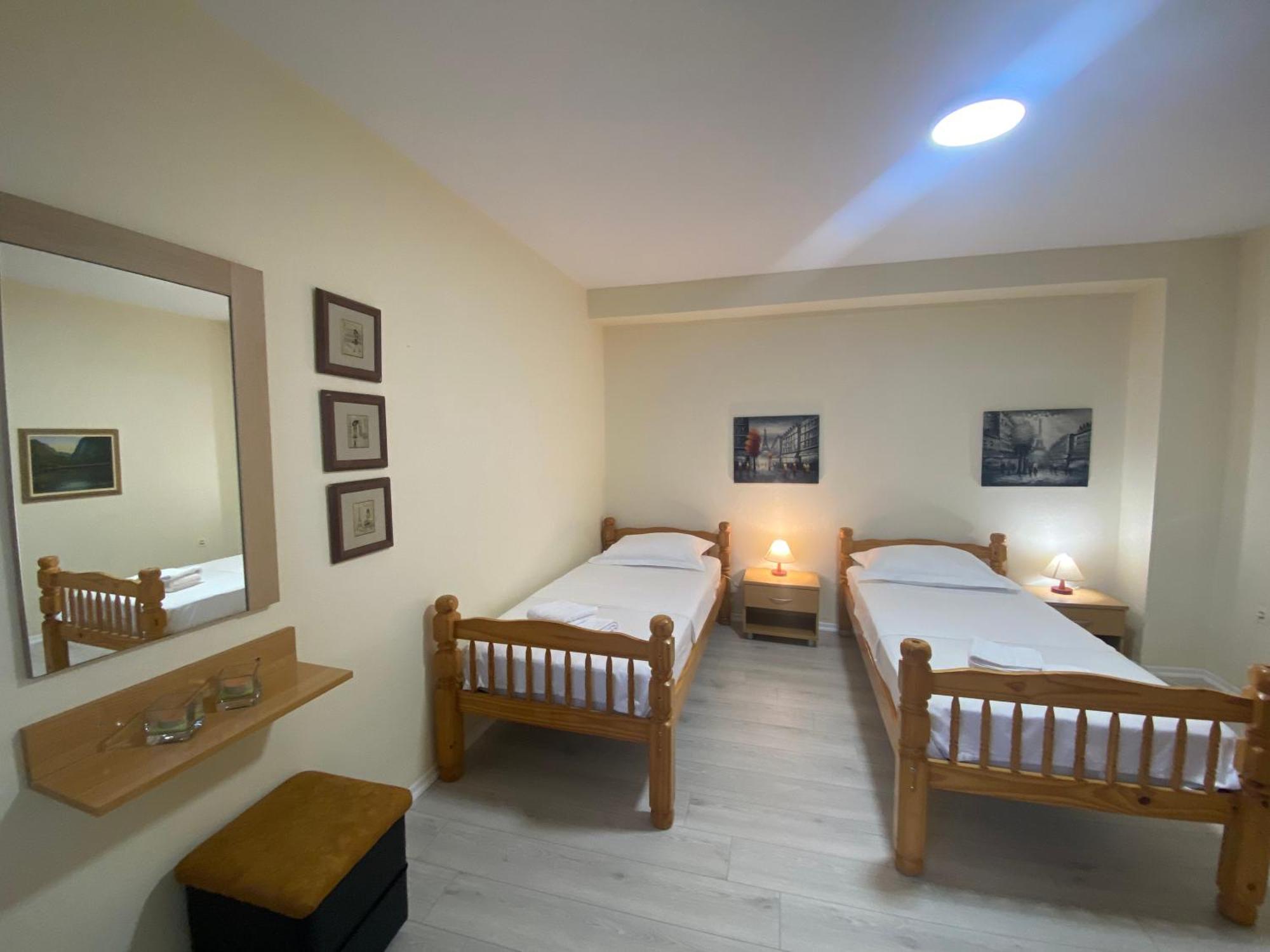 Dani Two Bedroom Home In Center Of Тирана Экстерьер фото